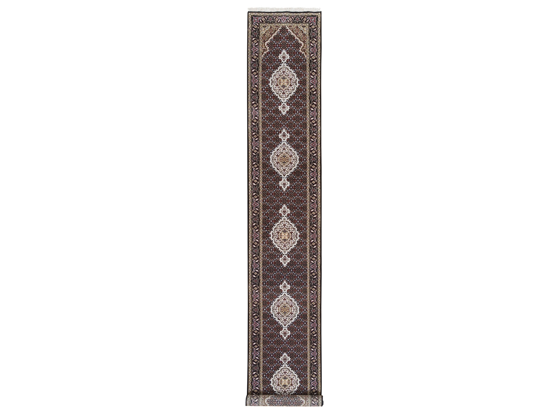 Traditional Rugs LUV562644